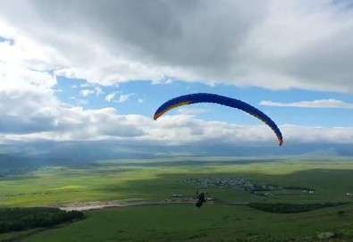 Ardahan’da Yamaç Paraşütü Heyecanı